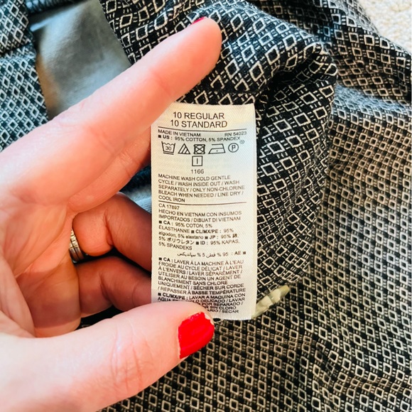 Old Navy Pixie Pants, Black and White Pattern, Size 10 - Picture 6 of 9